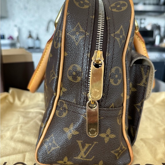Louis Vuitton Manhattan Bag - Picture 4 of 12